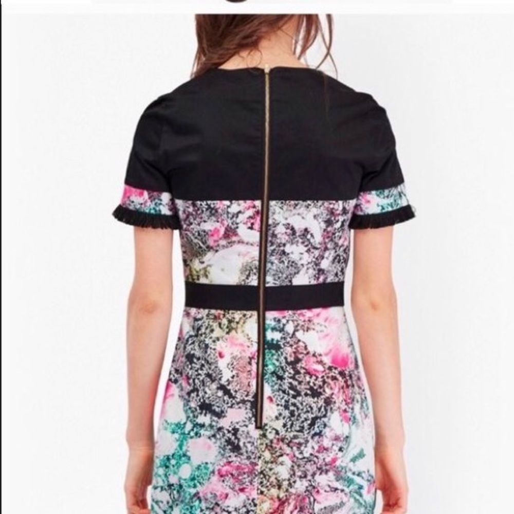 Absolutely lovely knee length dress fringe both end sleeves and skirt end - Picture 4 of 4